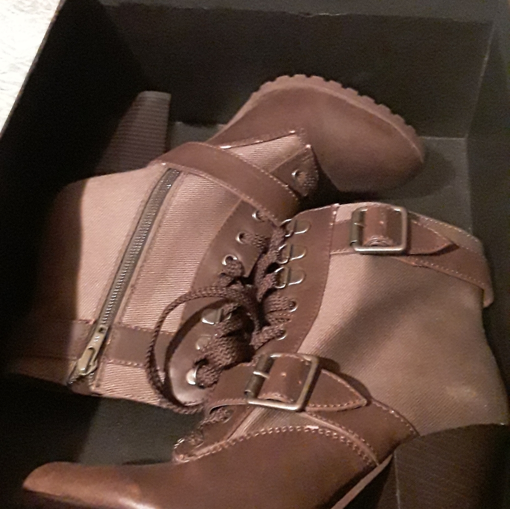 Brown boots with block - Picture 2 of 3